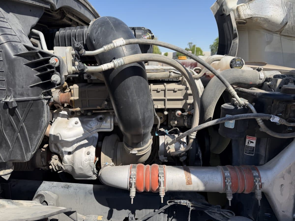 2022 Freightliner Cascadia in Phoenix, AZ — photo 11