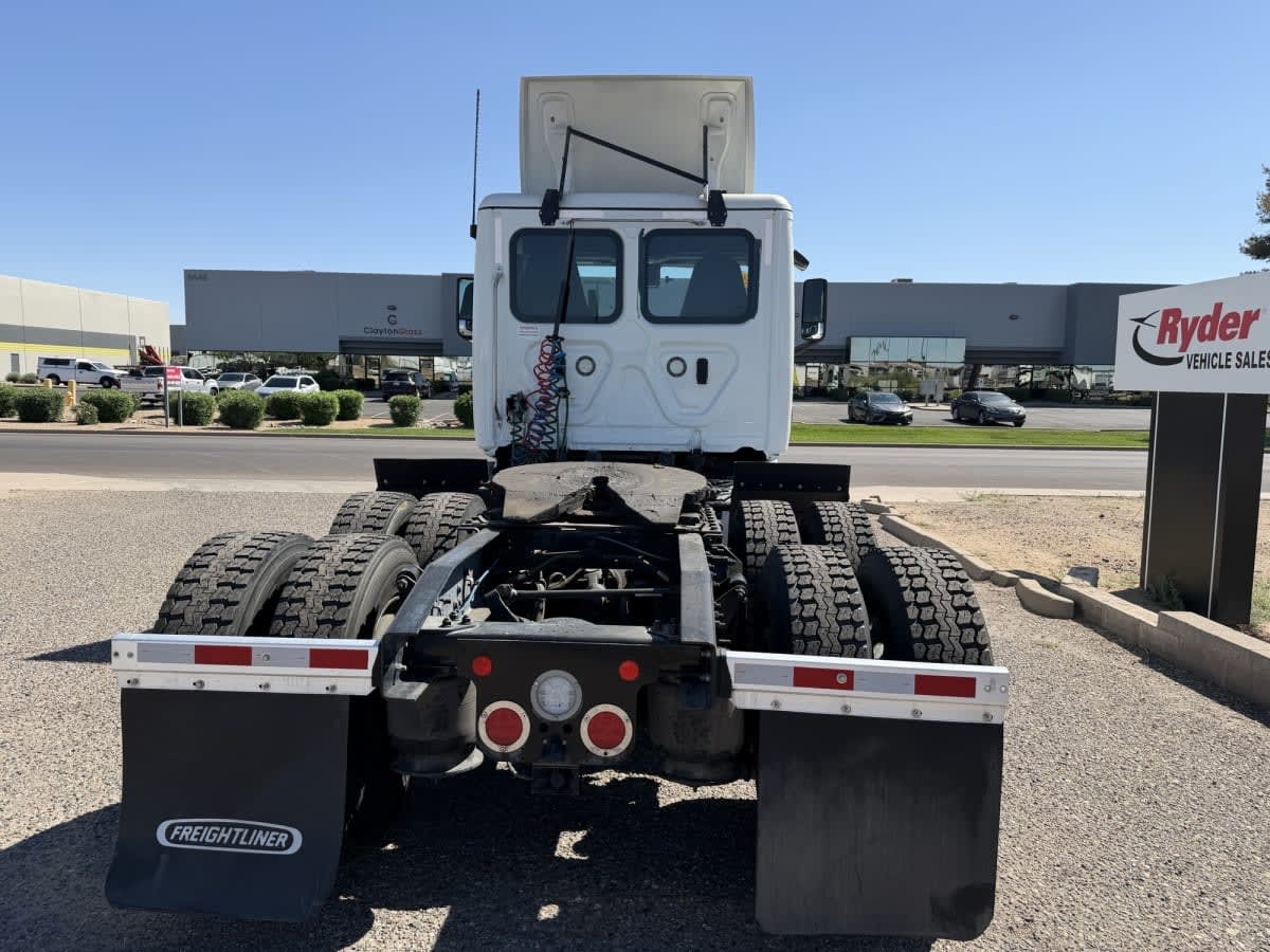 2022 Freightliner Cascadia in Phoenix, AZ — photo 5