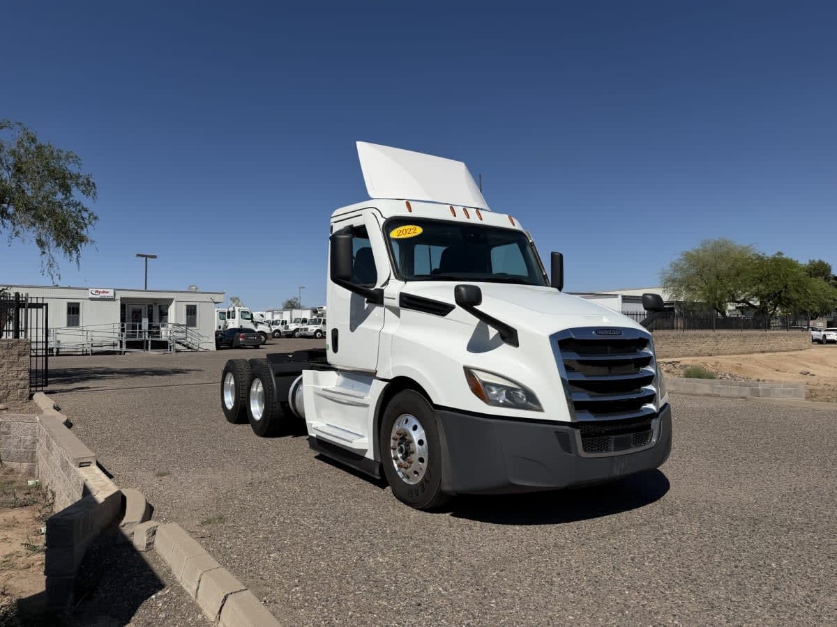 2022 Freightliner Cascadia in Phoenix, AZ — photo 3