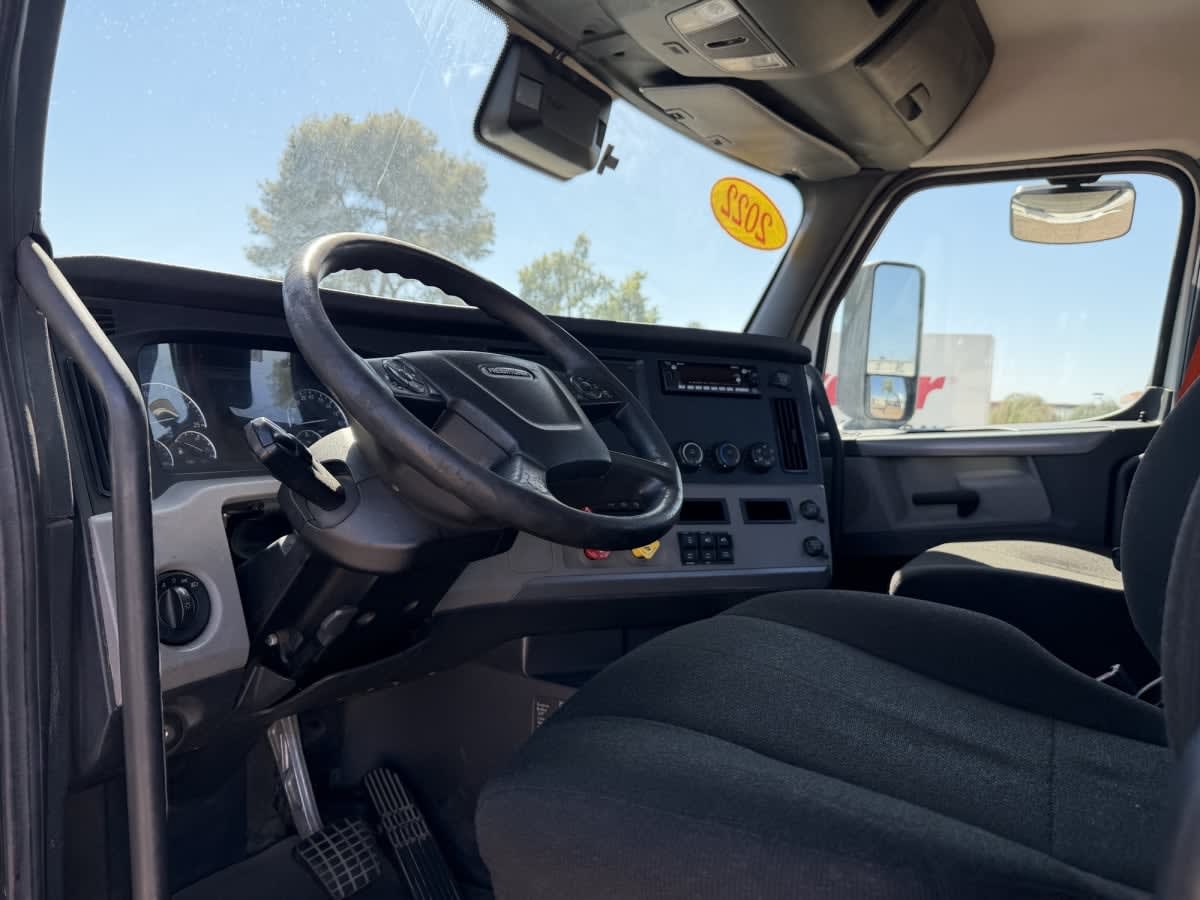 2022 Freightliner Cascadia in Phoenix, AZ — photo 7