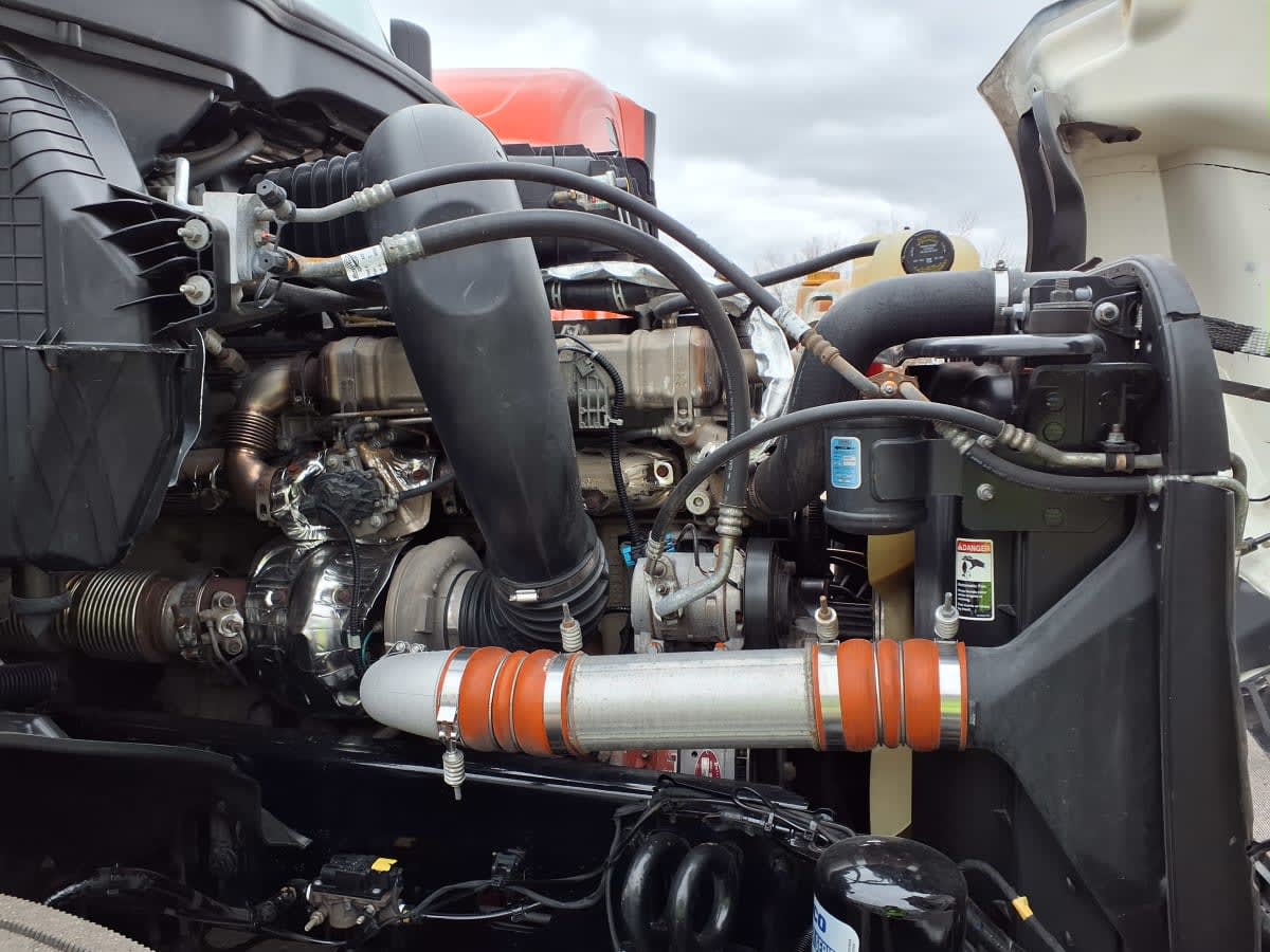 2022 Freightliner Cascadia in Minneapolis, MN — photo 12