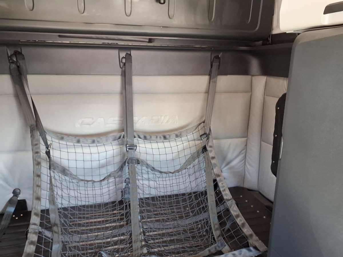 2022 Freightliner Cascadia in Minneapolis, MN — photo 8