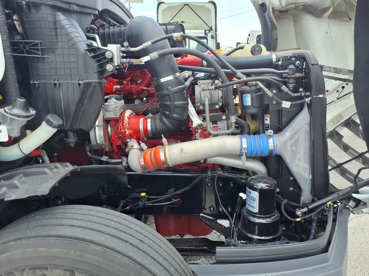 2022 Freightliner Cascadia in Fort Worth, TX — photo 11