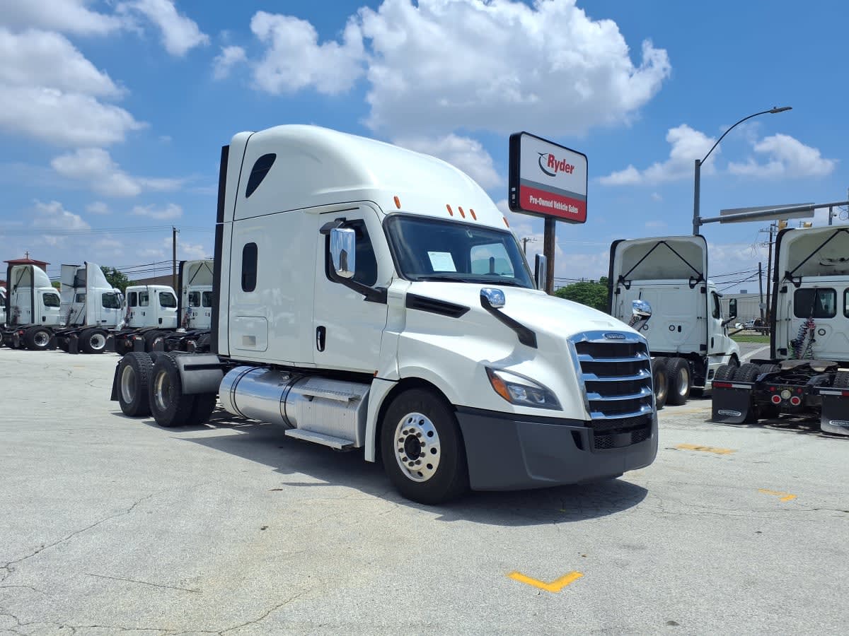 2022 Freightliner Cascadia in Fort Worth, TX — photo 3
