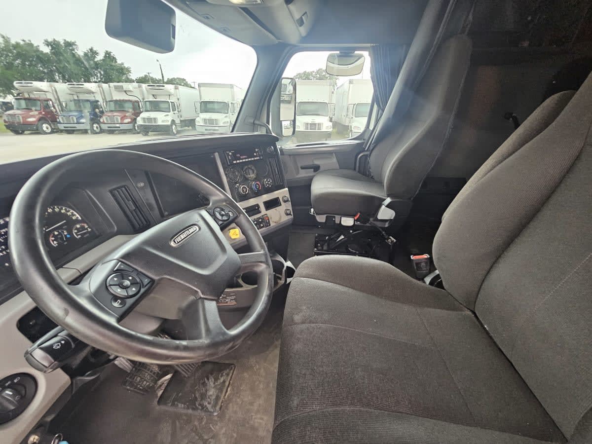 2022 Freightliner Cascadia in Orlando, FL — photo 7