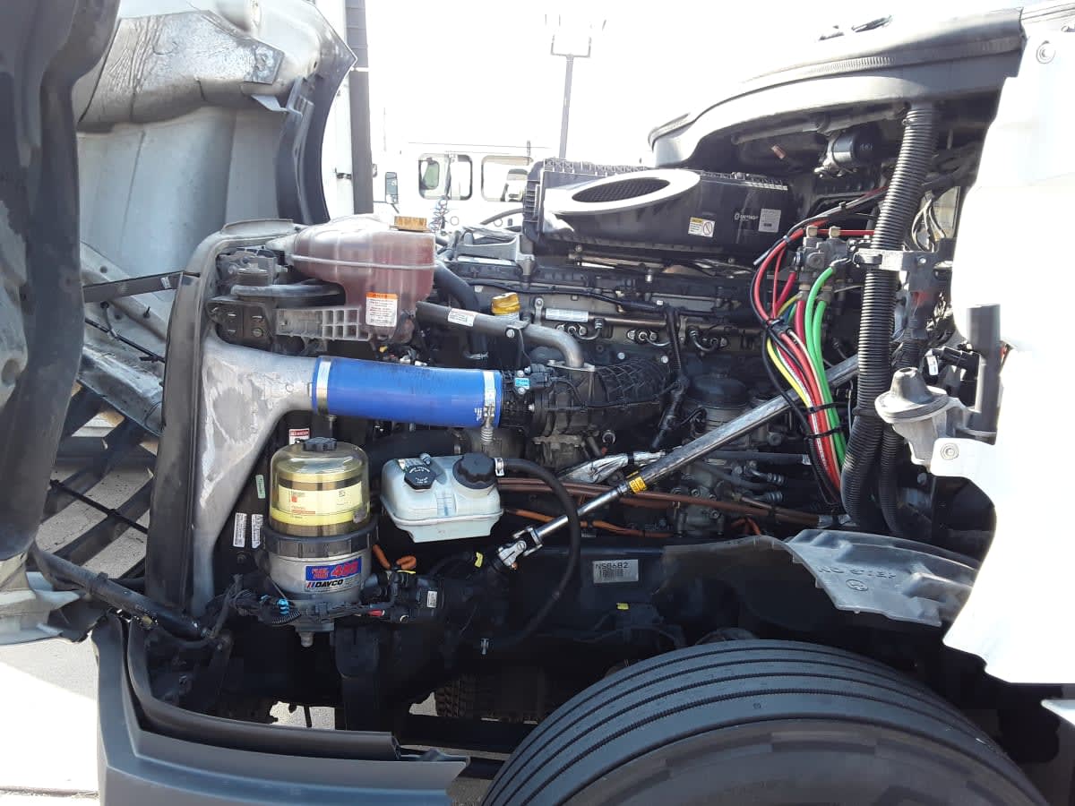 2022 Freightliner Cascadia in Dallas, TX — photo 8