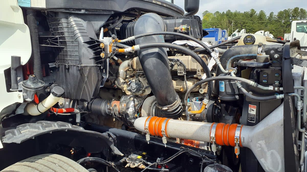 2022 Freightliner Cascadia in Birmingham, AL — photo 12