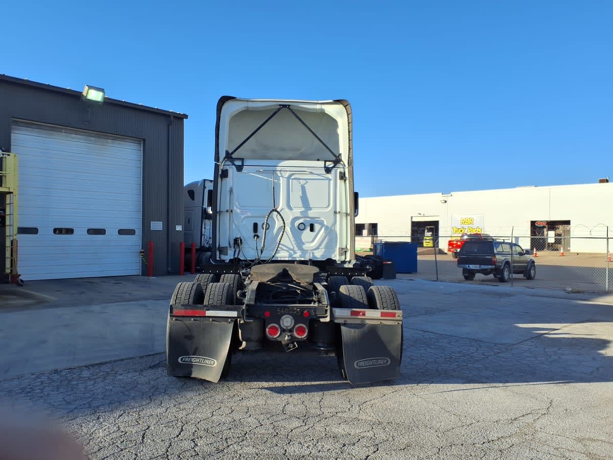 2022 Freightliner Cascadia in Fort Worth, TX — photo 5