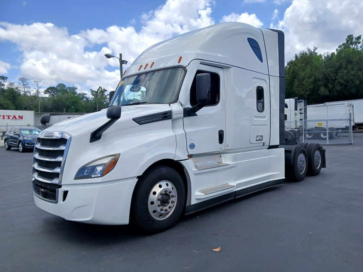 2022 Freightliner Cascadia in Jacksonville, FL — photo 3