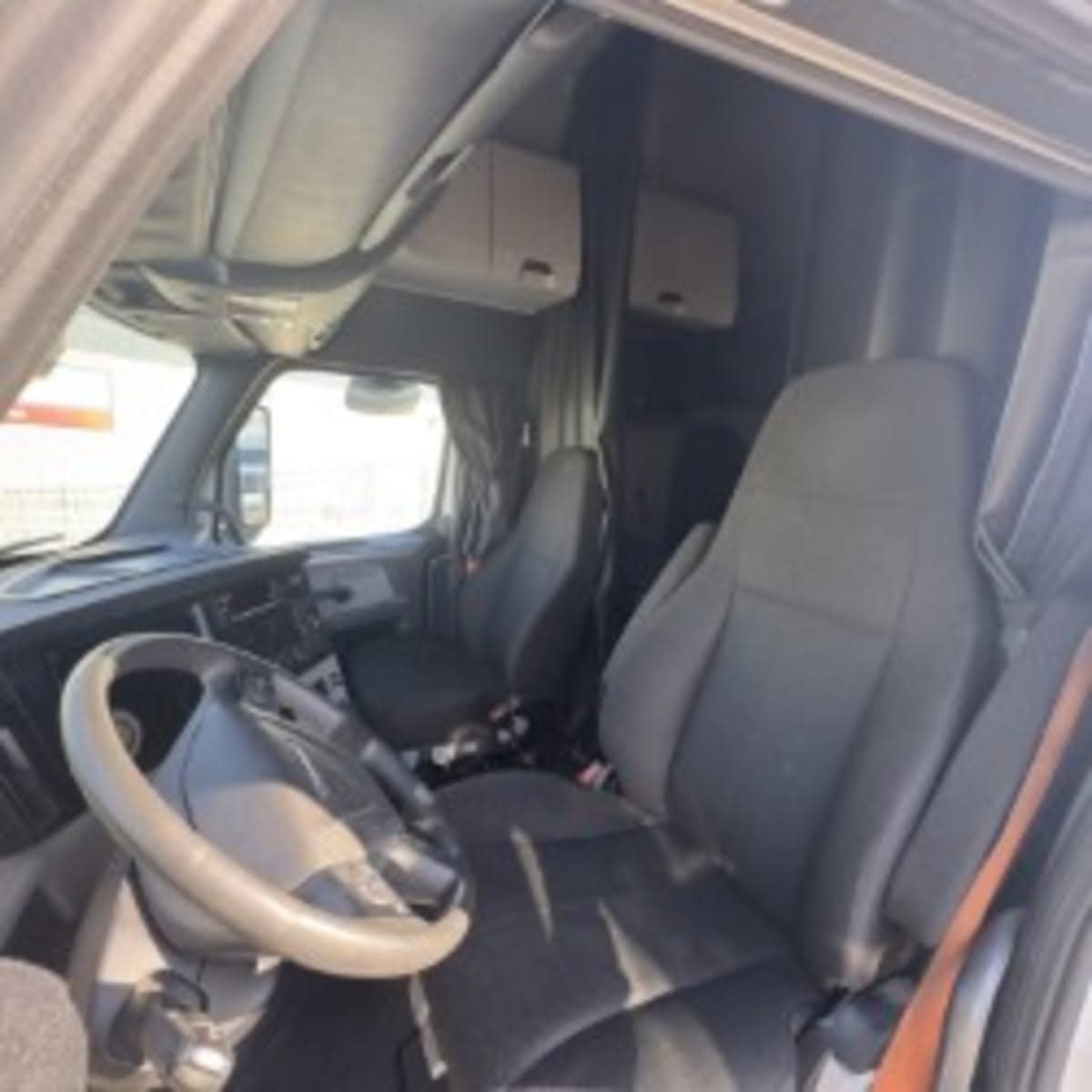 2022 Freightliner Cascadia in Syracuse, NY — photo 7
