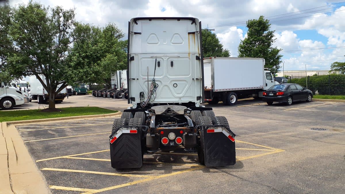 2022 Freightliner Cascadia in Bolingbrook, IL — photo 5