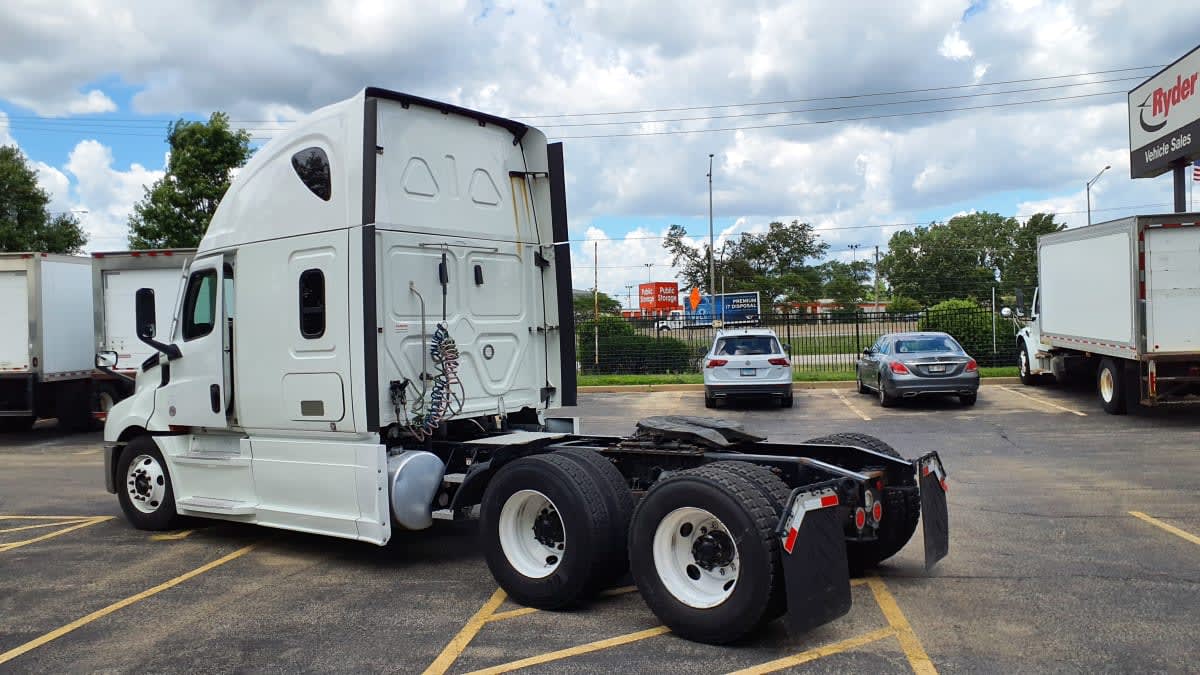 2022 Freightliner Cascadia in Bolingbrook, IL — photo 6