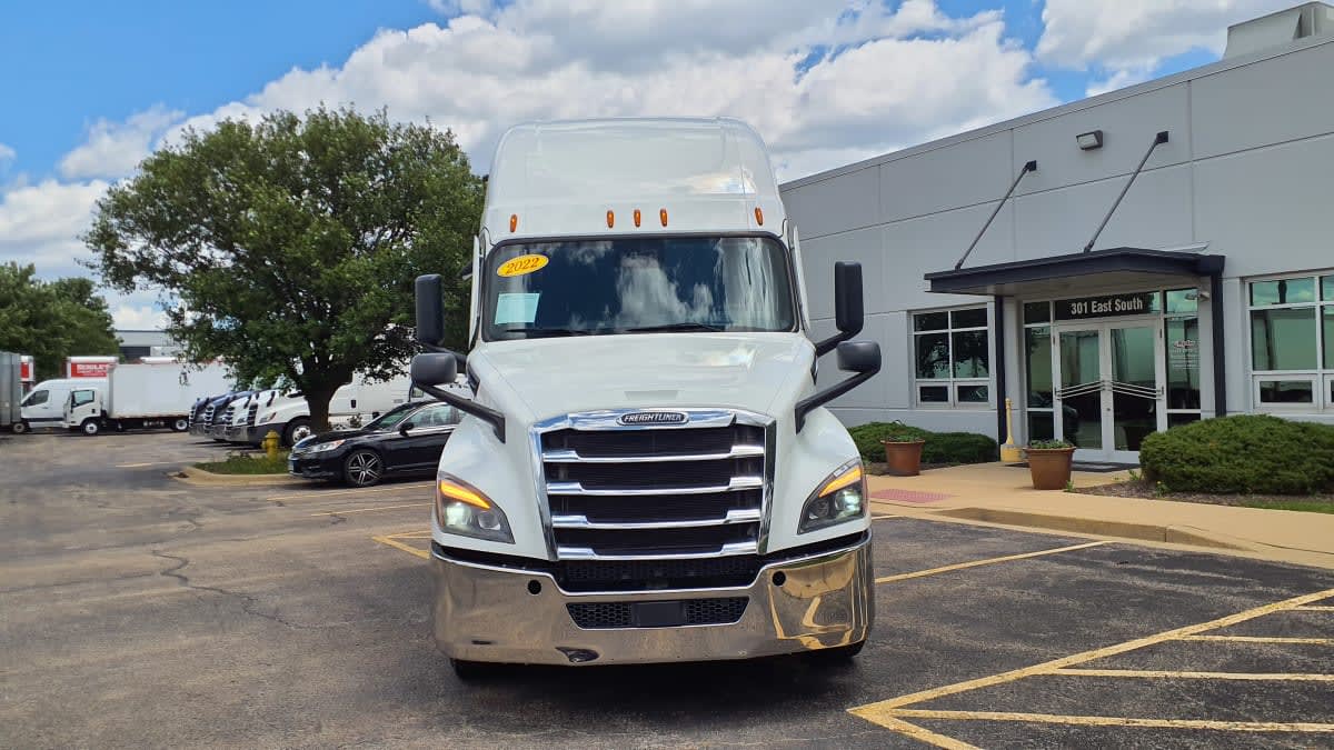 2022 Freightliner Cascadia in Bolingbrook, IL — photo 2