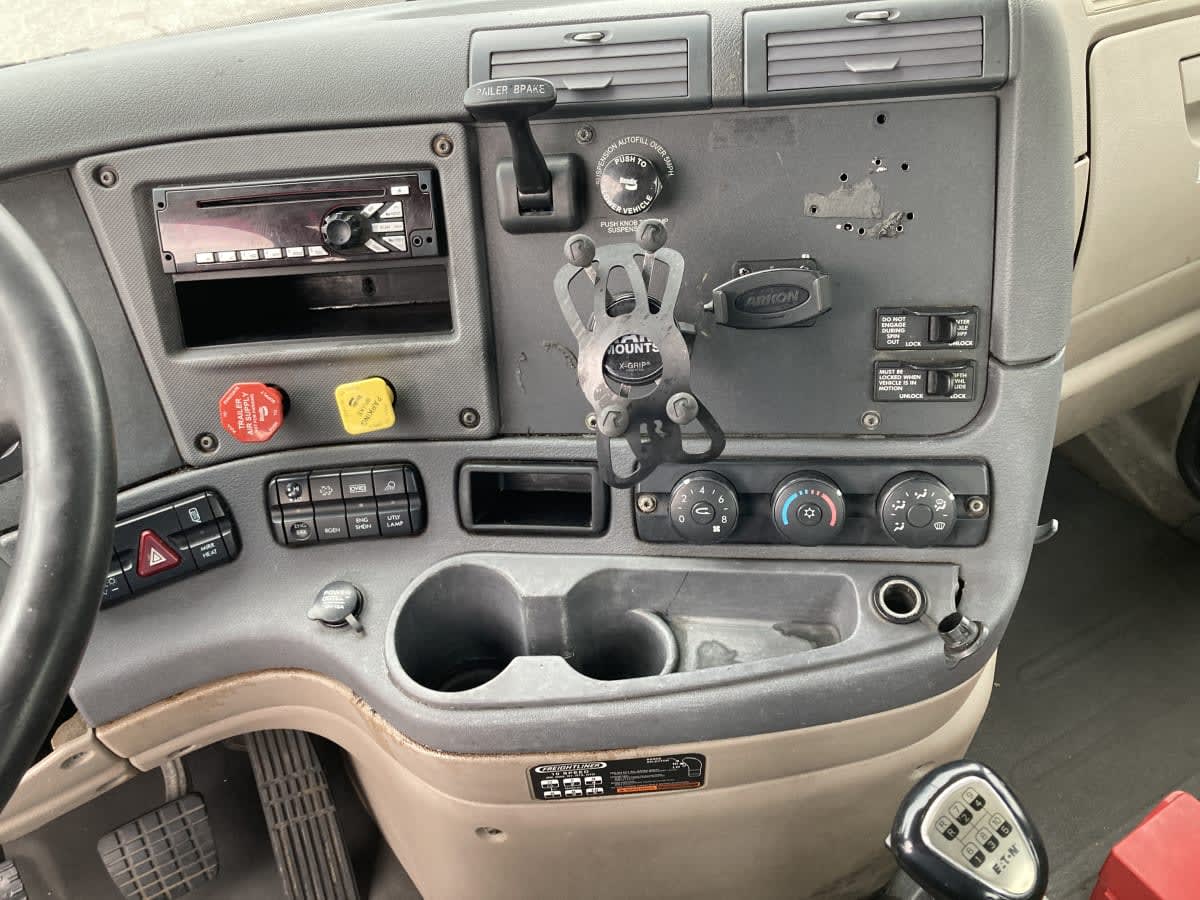 2015 Freightliner Cascadia in Springfield, MA — photo 12