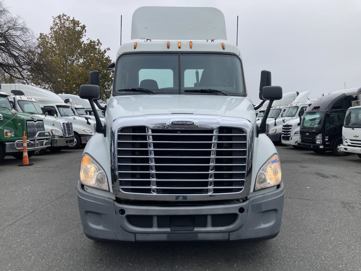 2015 Freightliner Cascadia in Springfield, MA — photo 2