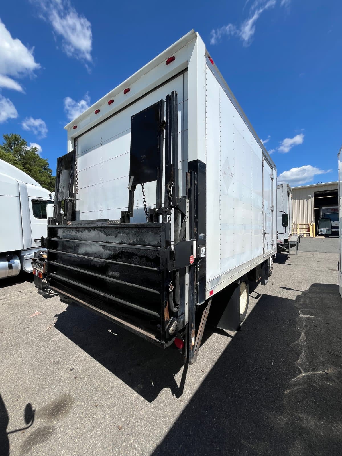 2014 Isuzu NQR in Ashland, VA — photo 4