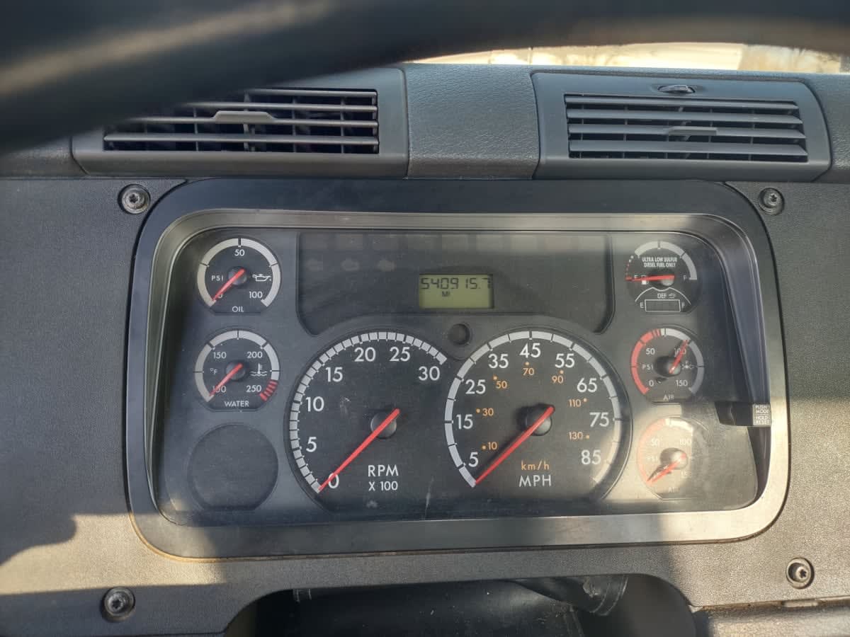 2014 Freightliner Cascadia in Kansas City, MO — photo 2