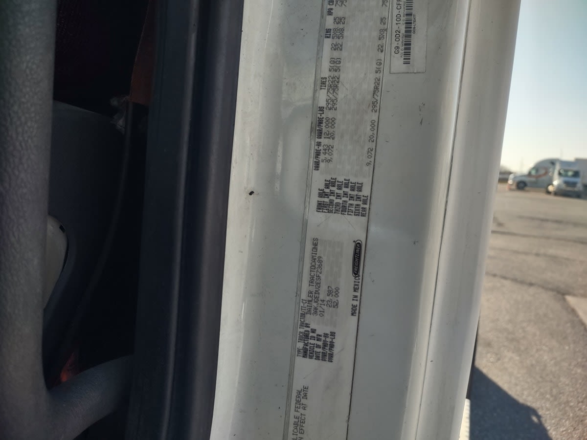2014 Freightliner Cascadia in Kansas City, MO — photo 3