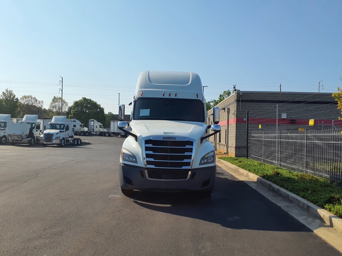 2022 Freightliner Cascadia in Atlanta, GA — photo 2