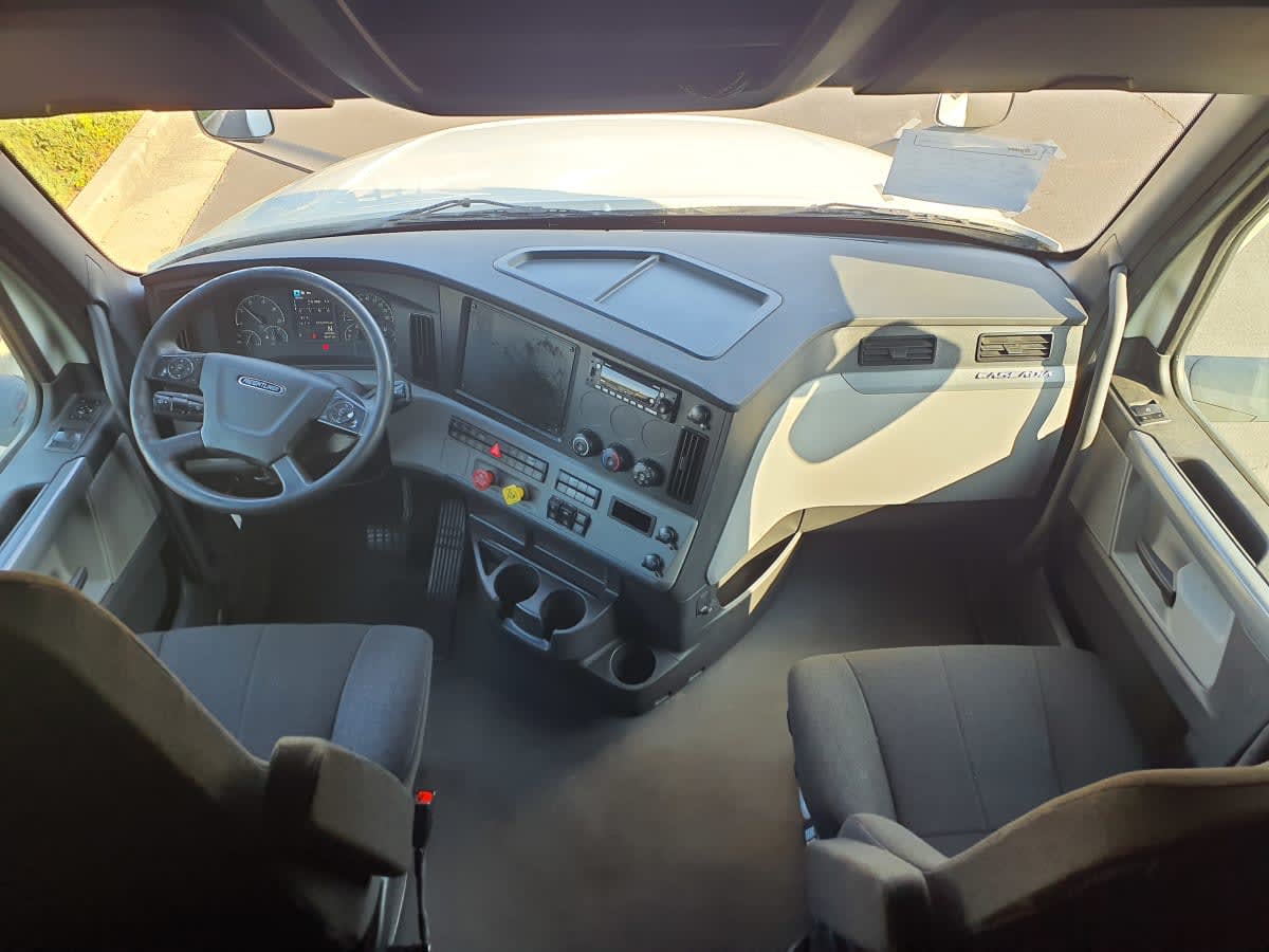 2022 Freightliner Cascadia in Atlanta, GA — photo 7