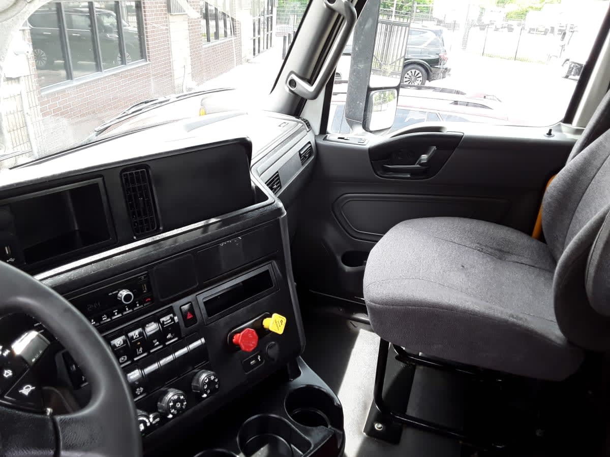 2022 International LT in Kansas City, MO — photo 8