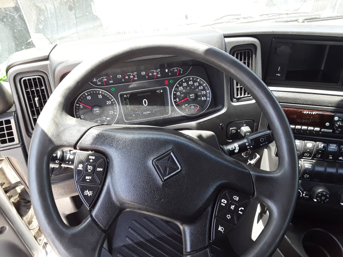 2022 International LT in Kansas City, MO — photo 7