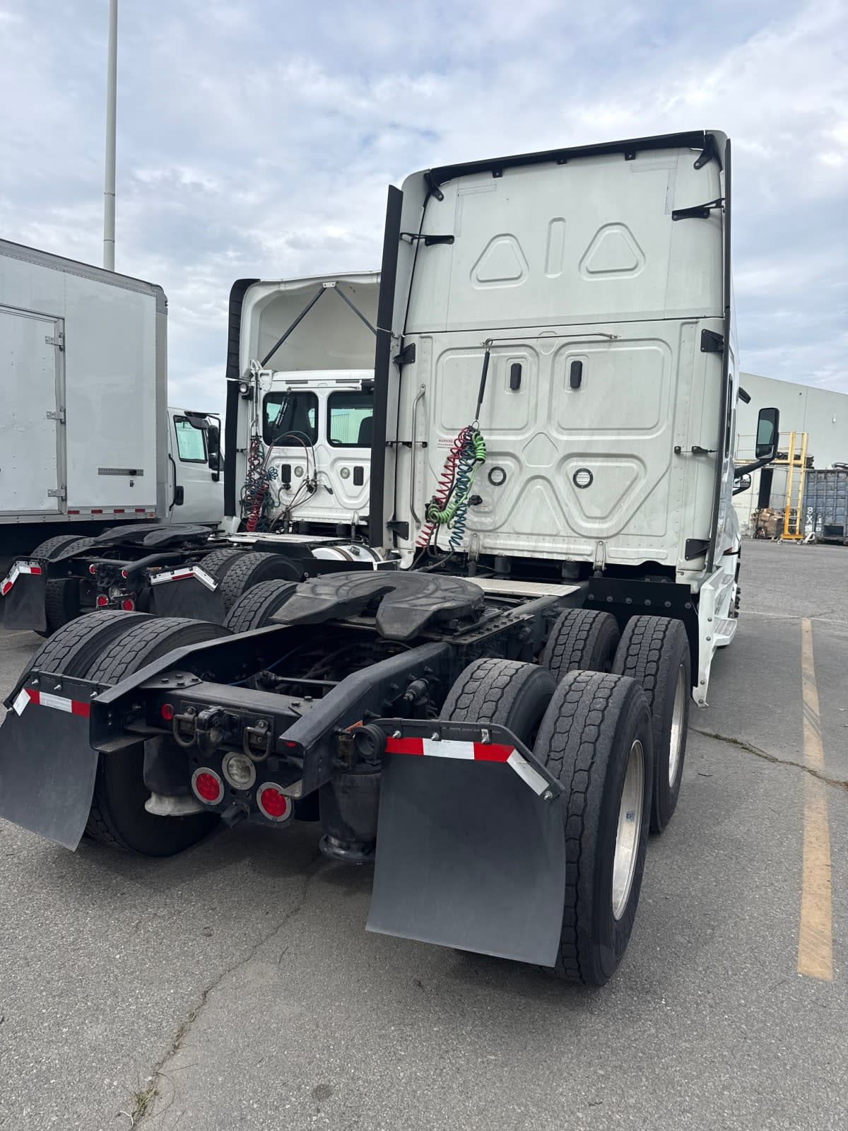 2023 Freightliner Cascadia in Pomona, CA — photo 6