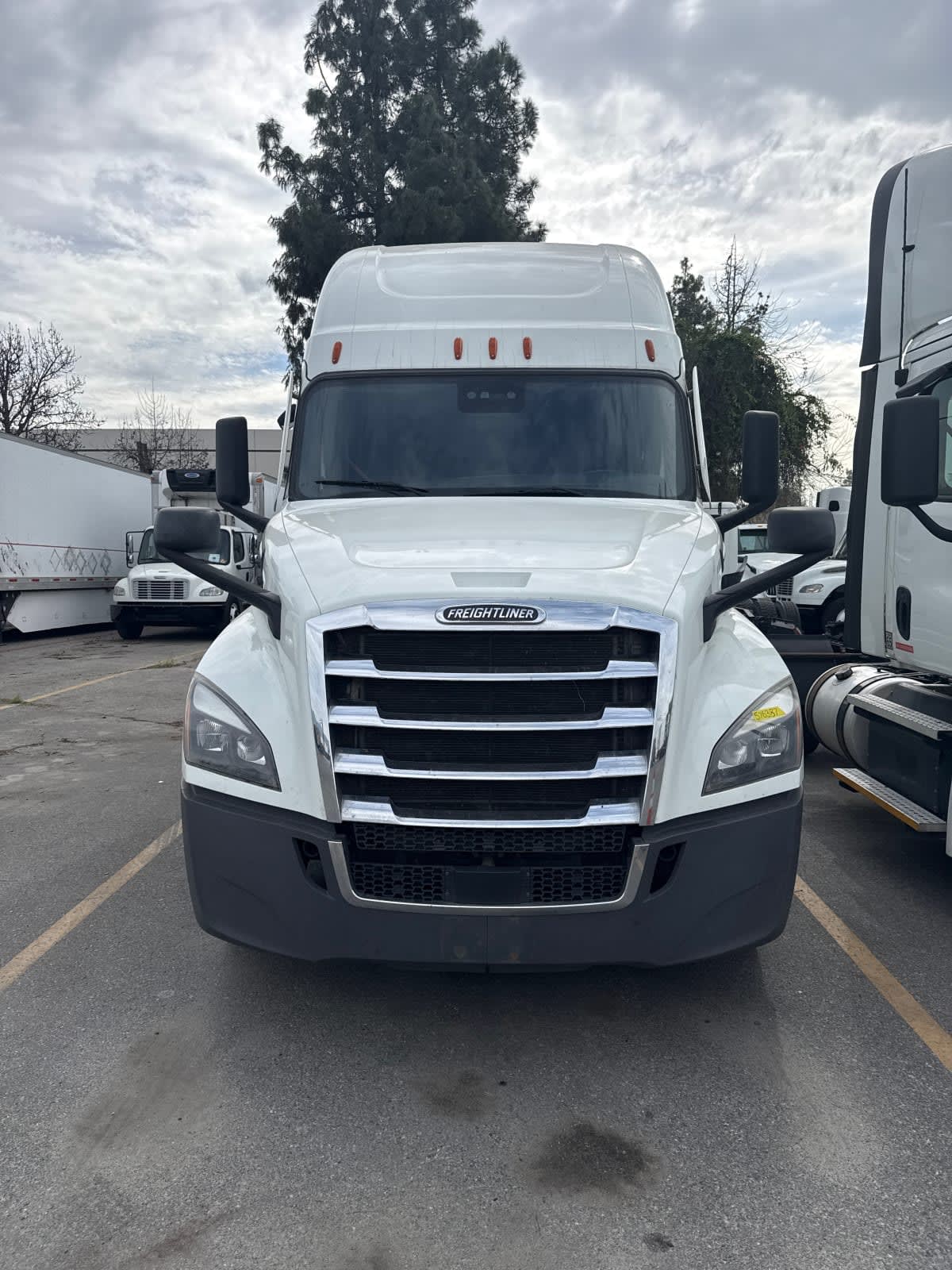 2023 Freightliner Cascadia in Pomona, CA — photo 2