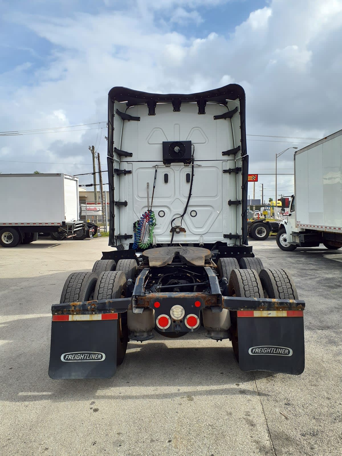 2022 Freightliner Cascadia in Miami, FL — photo 5