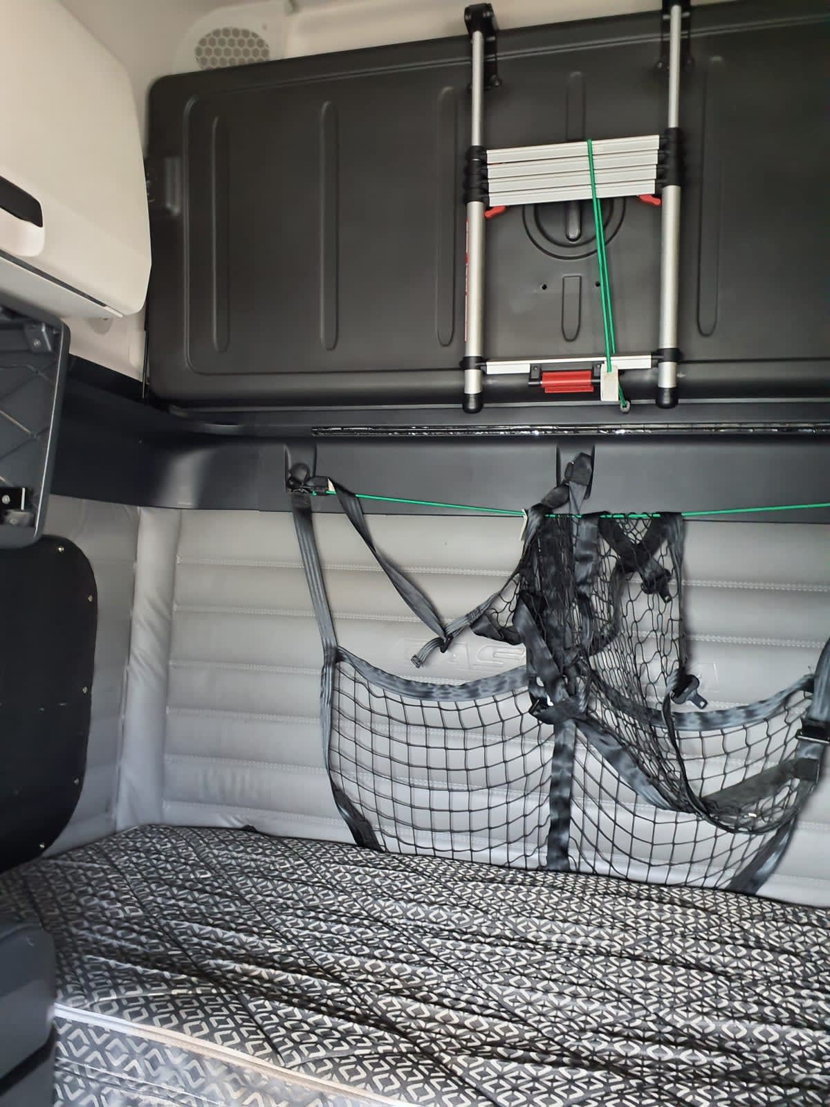 2022 Freightliner Cascadia in Miami, FL — photo 8