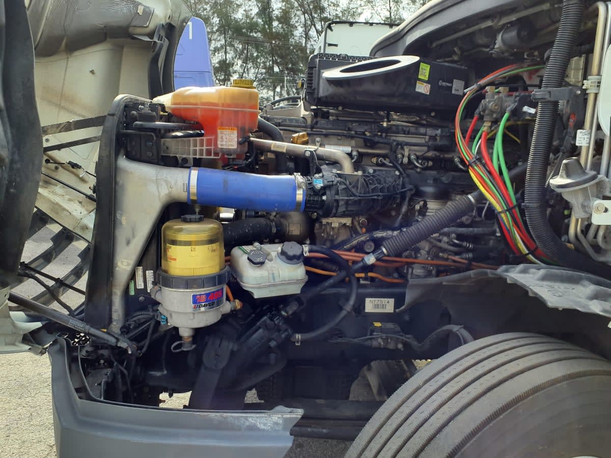 2022 Freightliner Cascadia in Miami, FL — photo 9