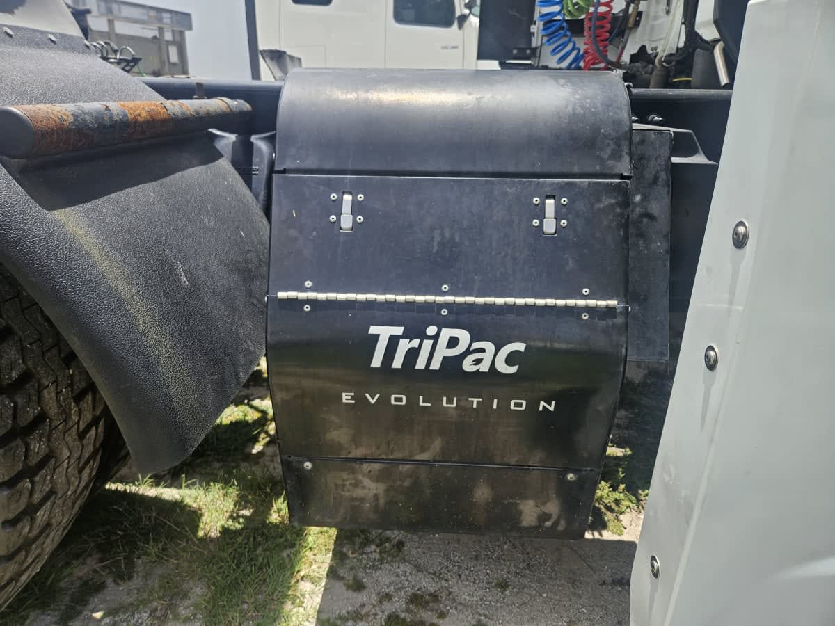 2022 Freightliner Cascadia in Orlando, FL — photo 11