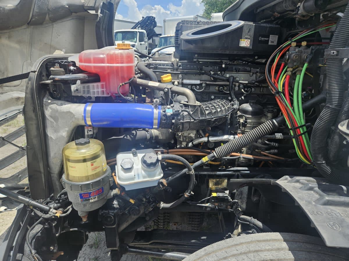 2022 Freightliner Cascadia in Orlando, FL — photo 9