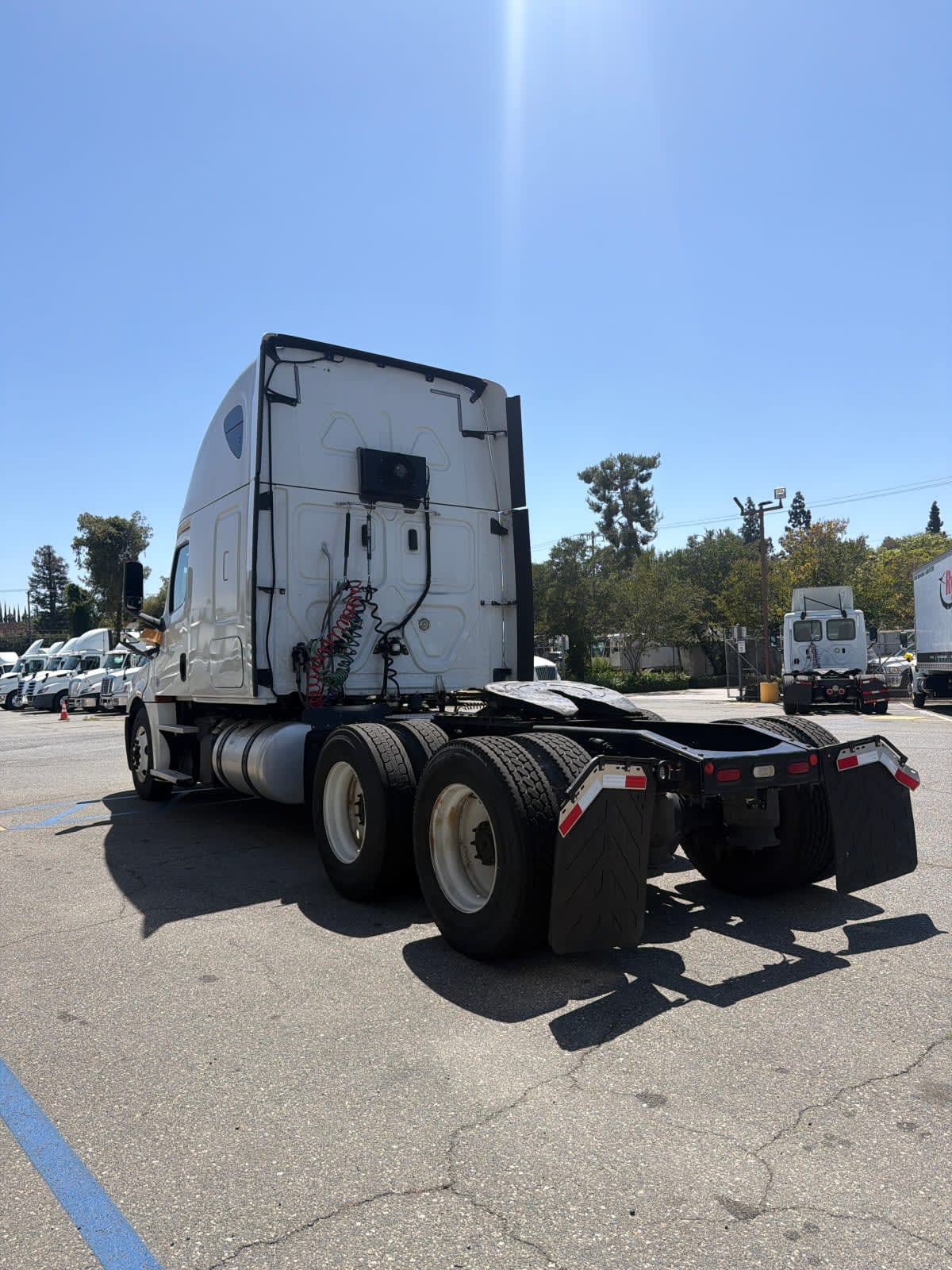 2019 Freightliner Cascadia in Pomona, CA — photo 6