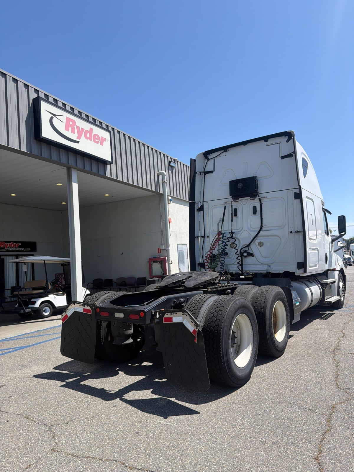 2019 Freightliner Cascadia in Pomona, CA — photo 4