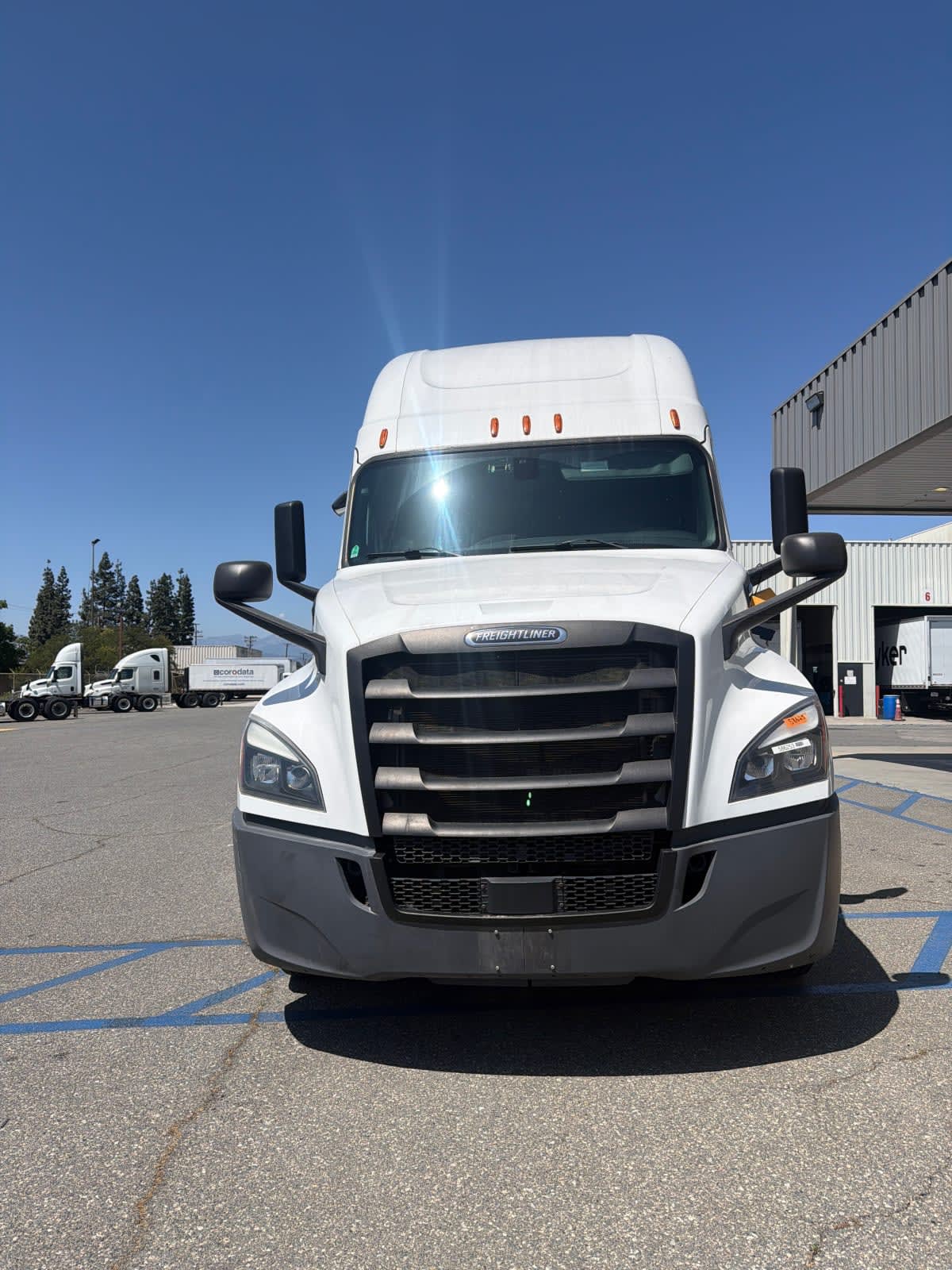 2019 Freightliner Cascadia in Pomona, CA — photo 2