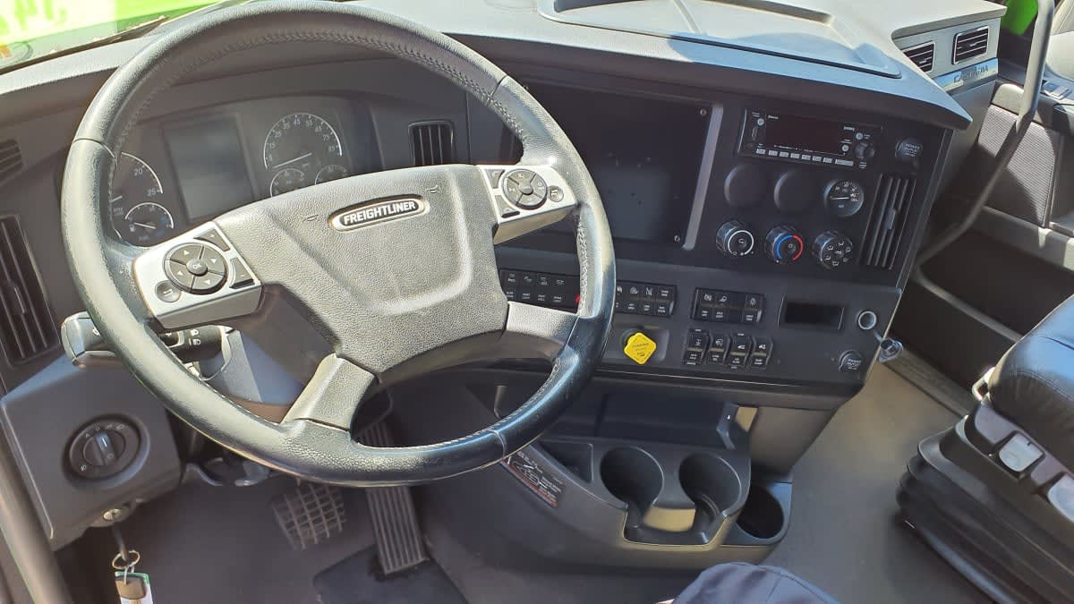 2023 Freightliner Cascadia in Tacoma, WA — photo 7