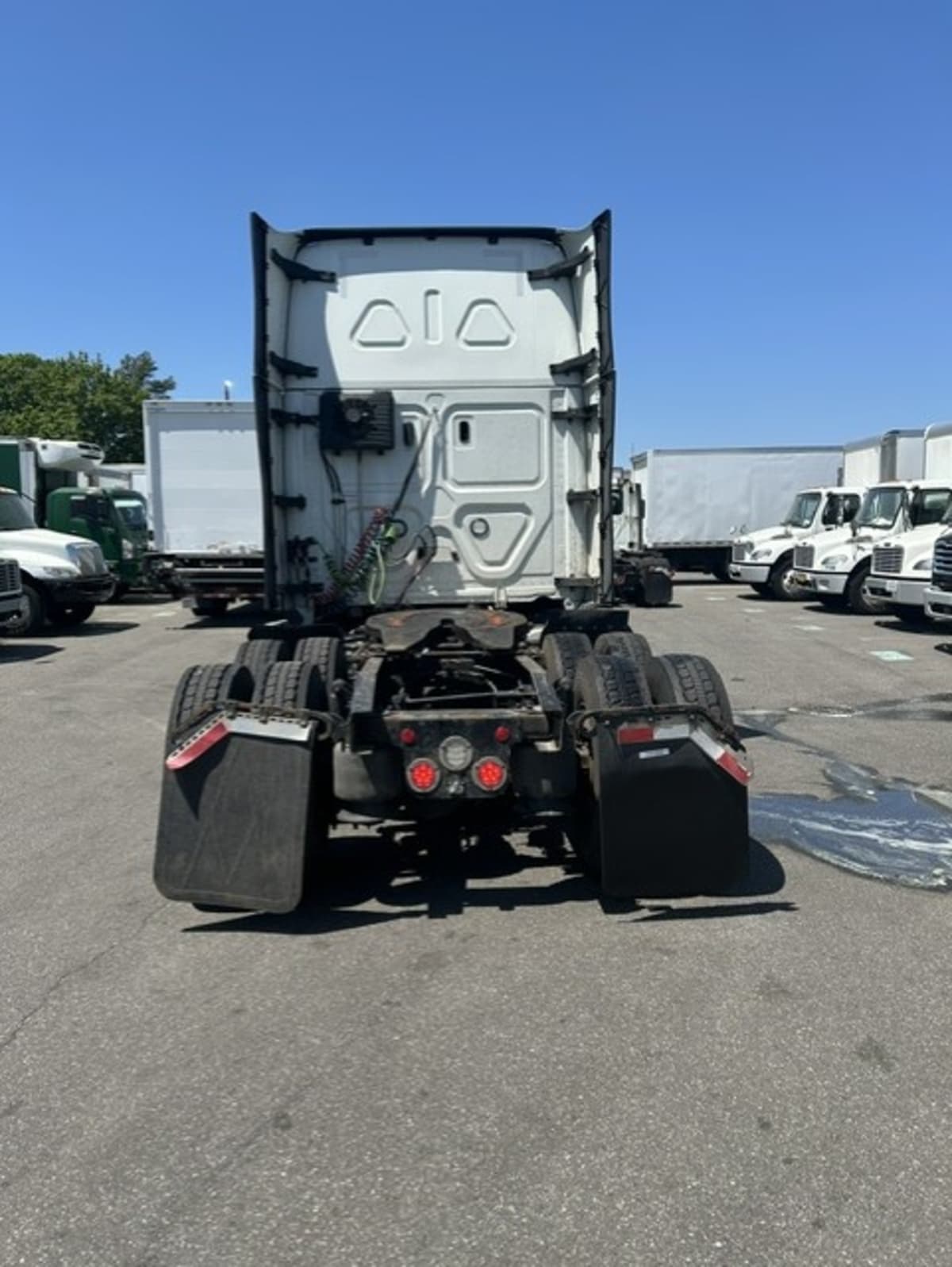 2023 Freightliner Cascadia in Farmingdale, NY — photo 5