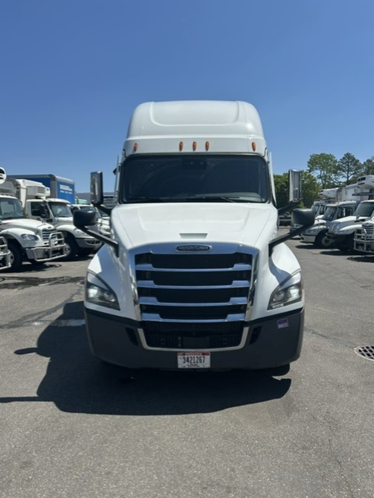 2023 Freightliner Cascadia in Farmingdale, NY — photo 2