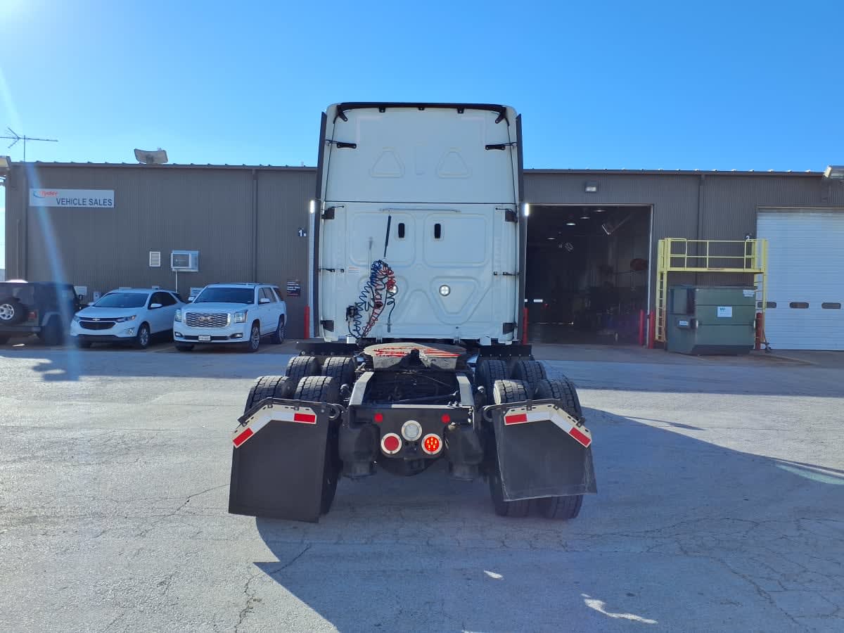 2022 Freightliner Cascadia in Fort Worth, TX — photo 5