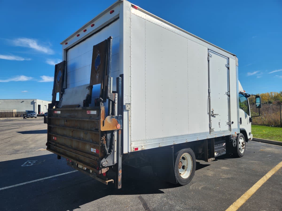 2014 Isuzu NQR in Hilliard, OH — photo 4