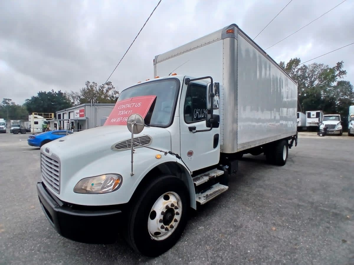 2015 Freightliner M2 106 in Jacksonville, FL — photo 2
