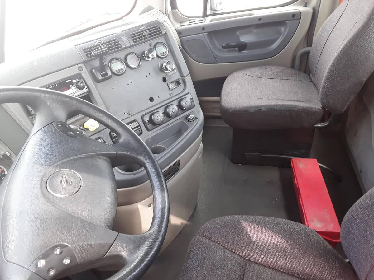 2016 Freightliner Cascadia in Montebello, CA — photo 7