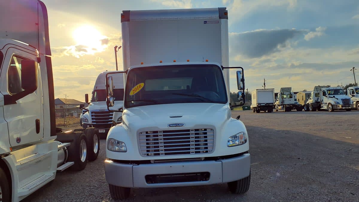 2016 Freightliner M2 106 in Birmingham, AL — photo 2