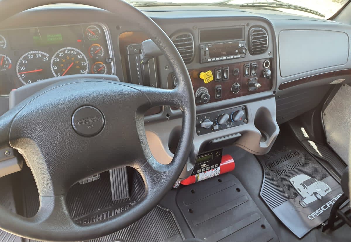 2016 Freightliner M2 106 in Converse, TX — photo 8