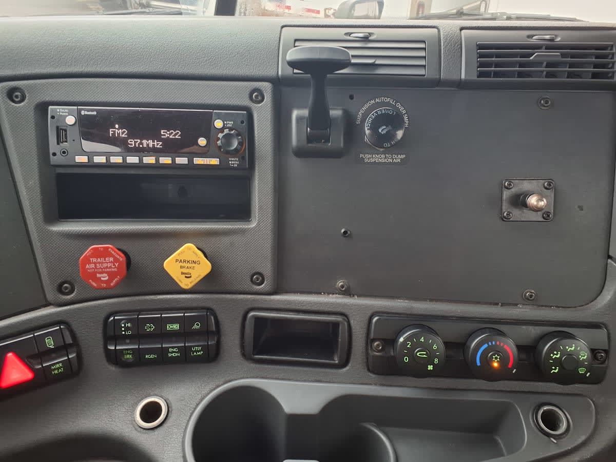 2016 Freightliner Cascadia in Taylor, MI — photo 10