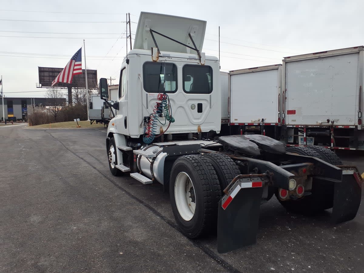 2016 Freightliner Cascadia in Taylor, MI — photo 6