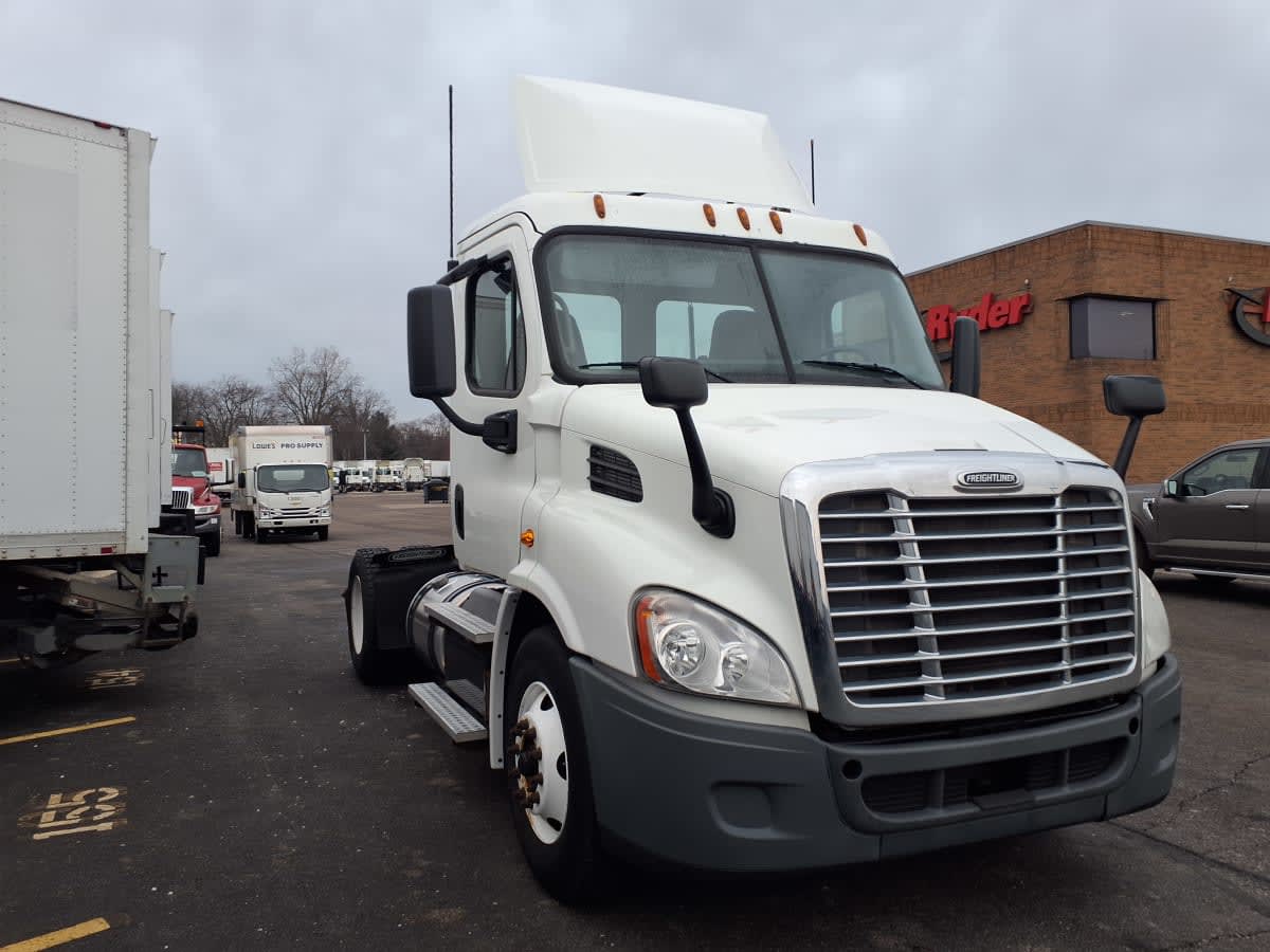2016 Freightliner Cascadia in Taylor, MI — photo 3