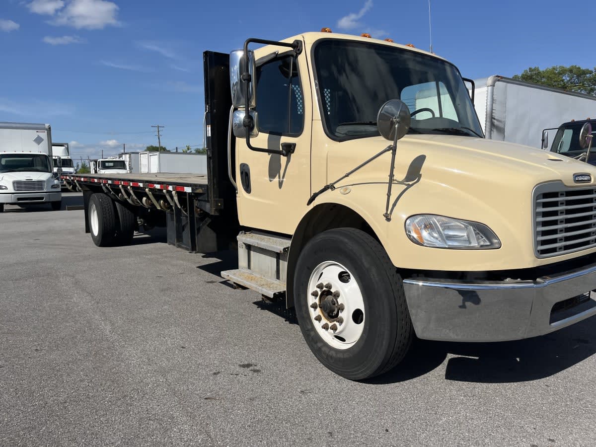 2016 Freightliner M2 106 in Beltsville, MD — photo 3