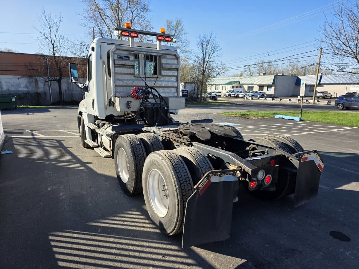 2016 Freightliner Cascadia in Bensalem, PA — photo 6